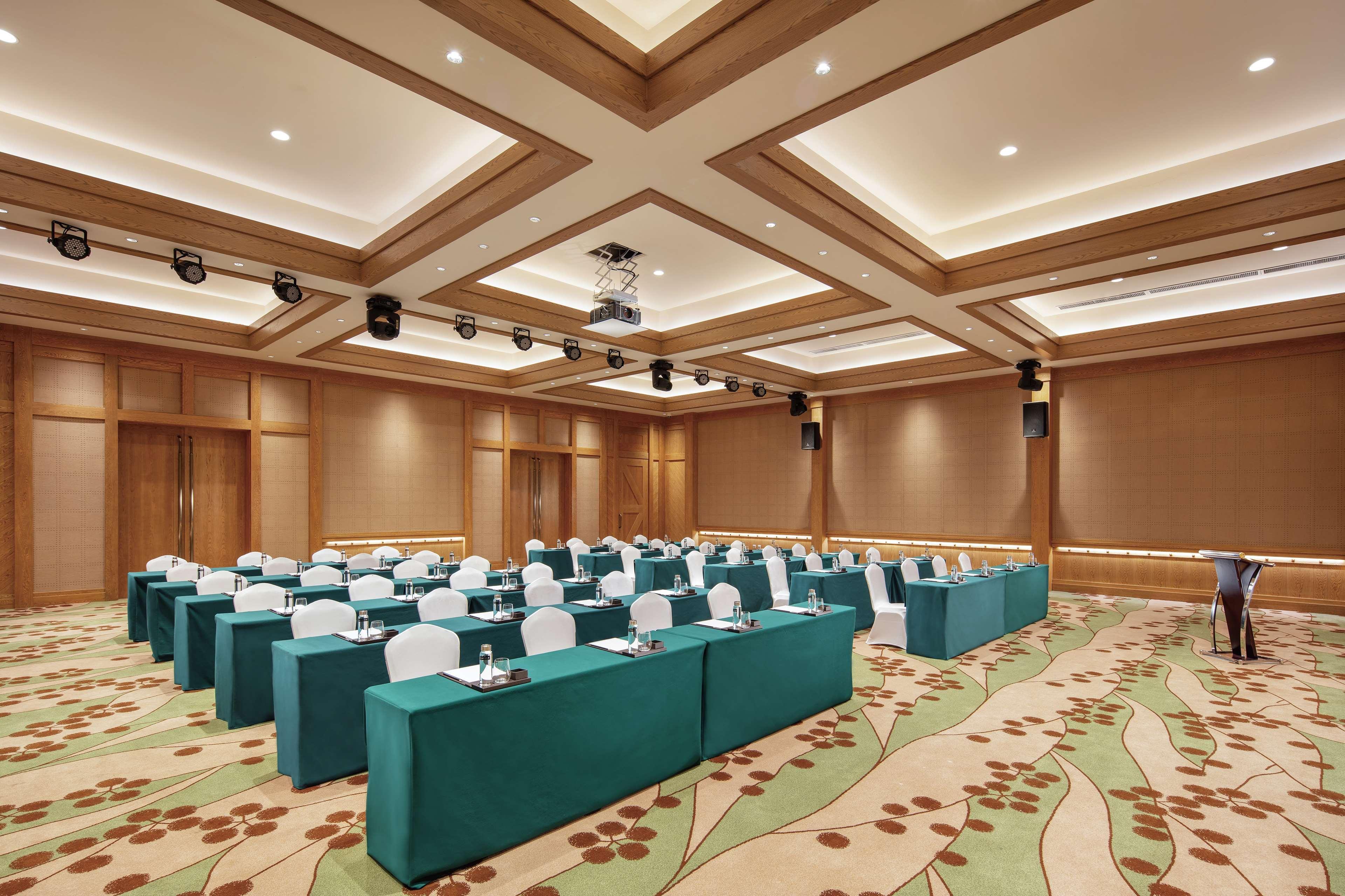 Отель Hilton Wenan Langfang Экстерьер фото