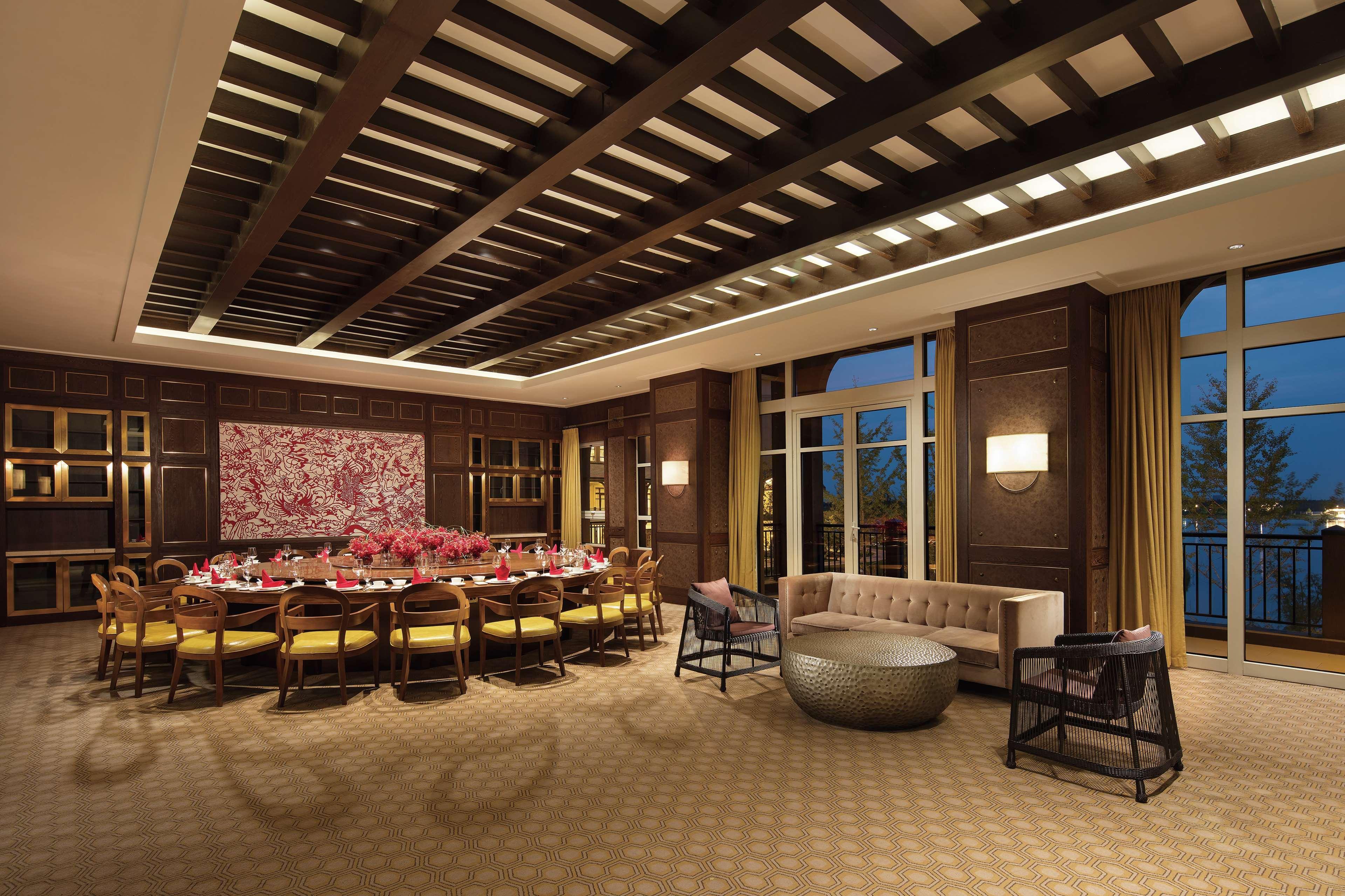 Отель Hilton Wenan Langfang Экстерьер фото