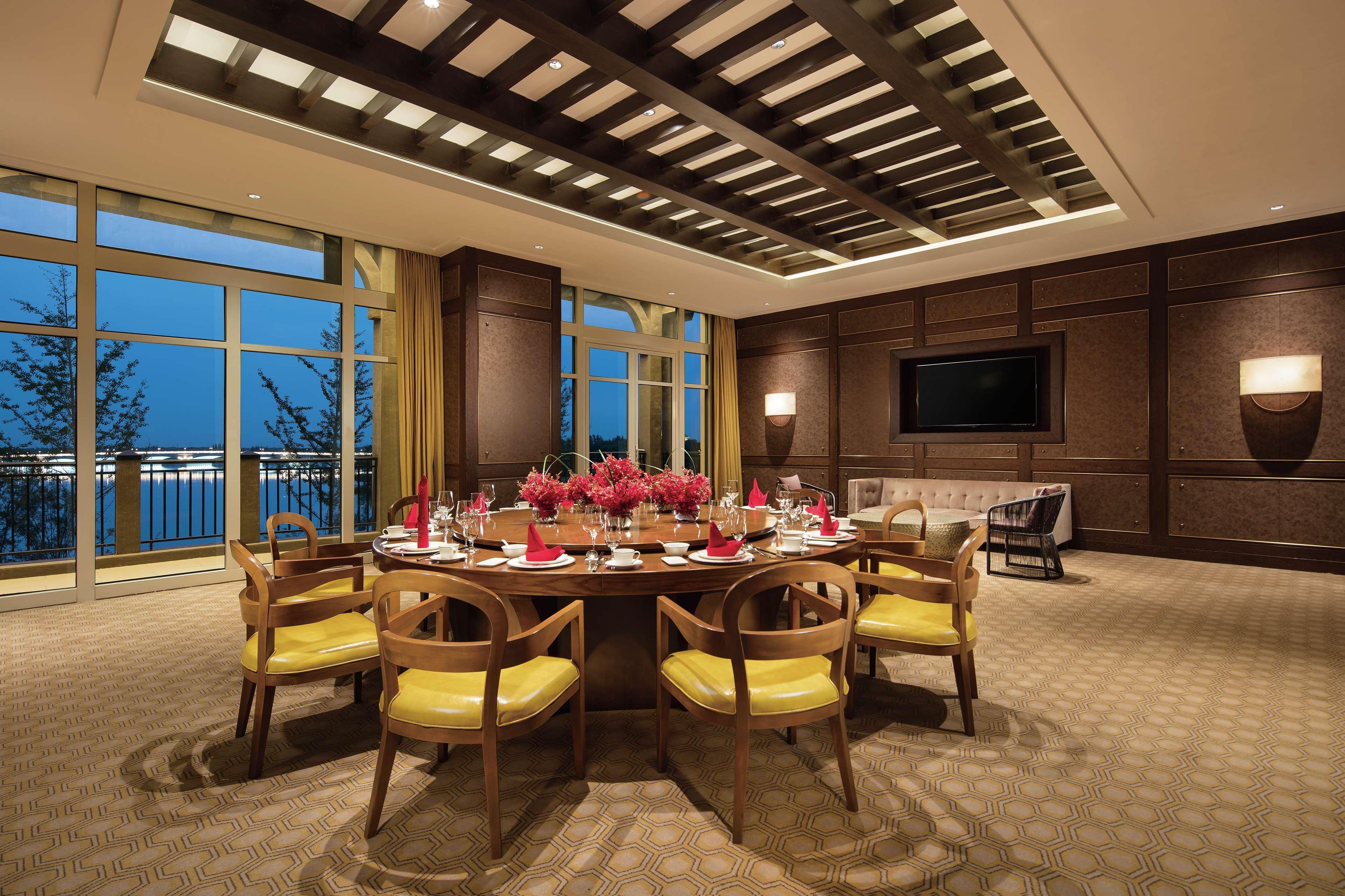 Отель Hilton Wenan Langfang Экстерьер фото