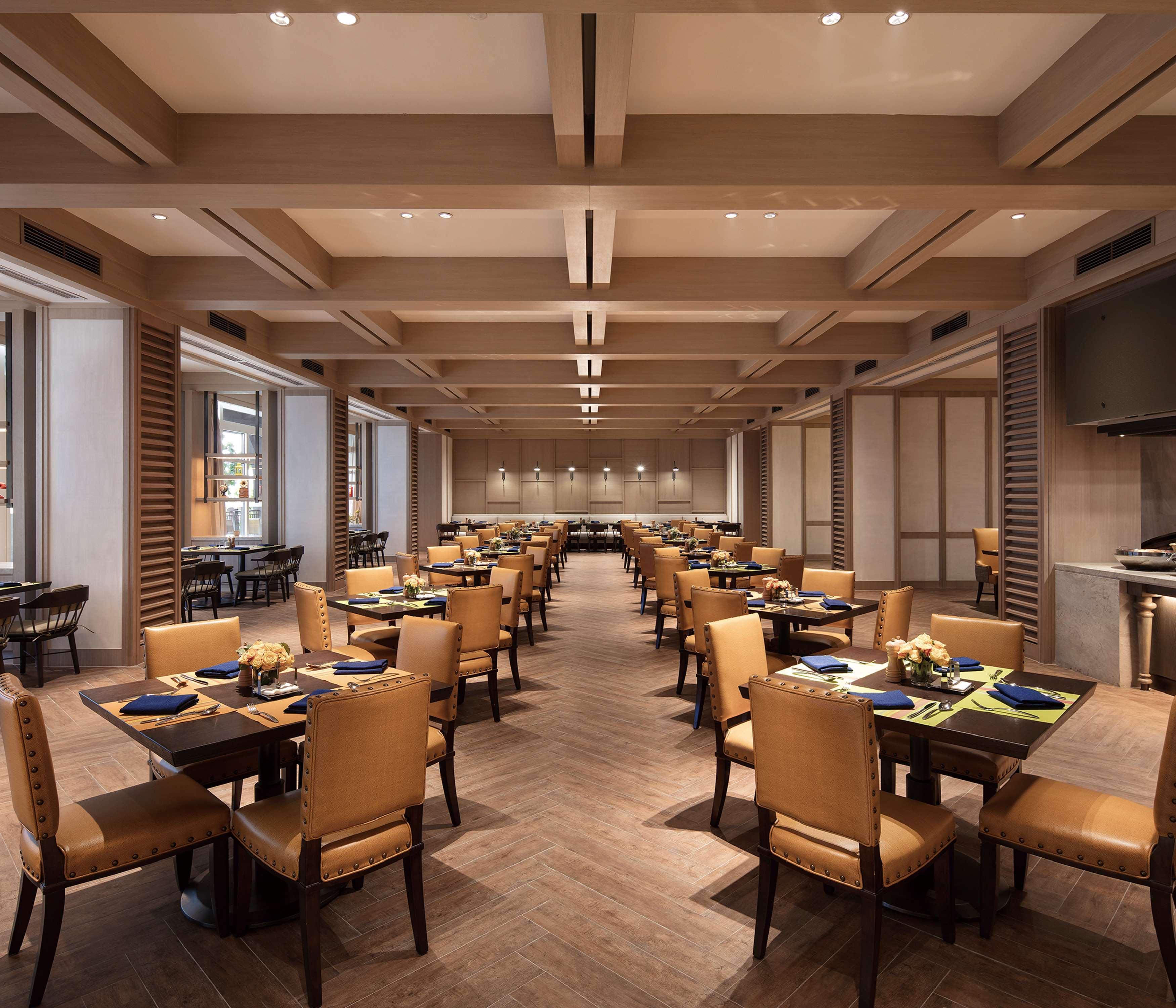 Отель Hilton Wenan Langfang Экстерьер фото