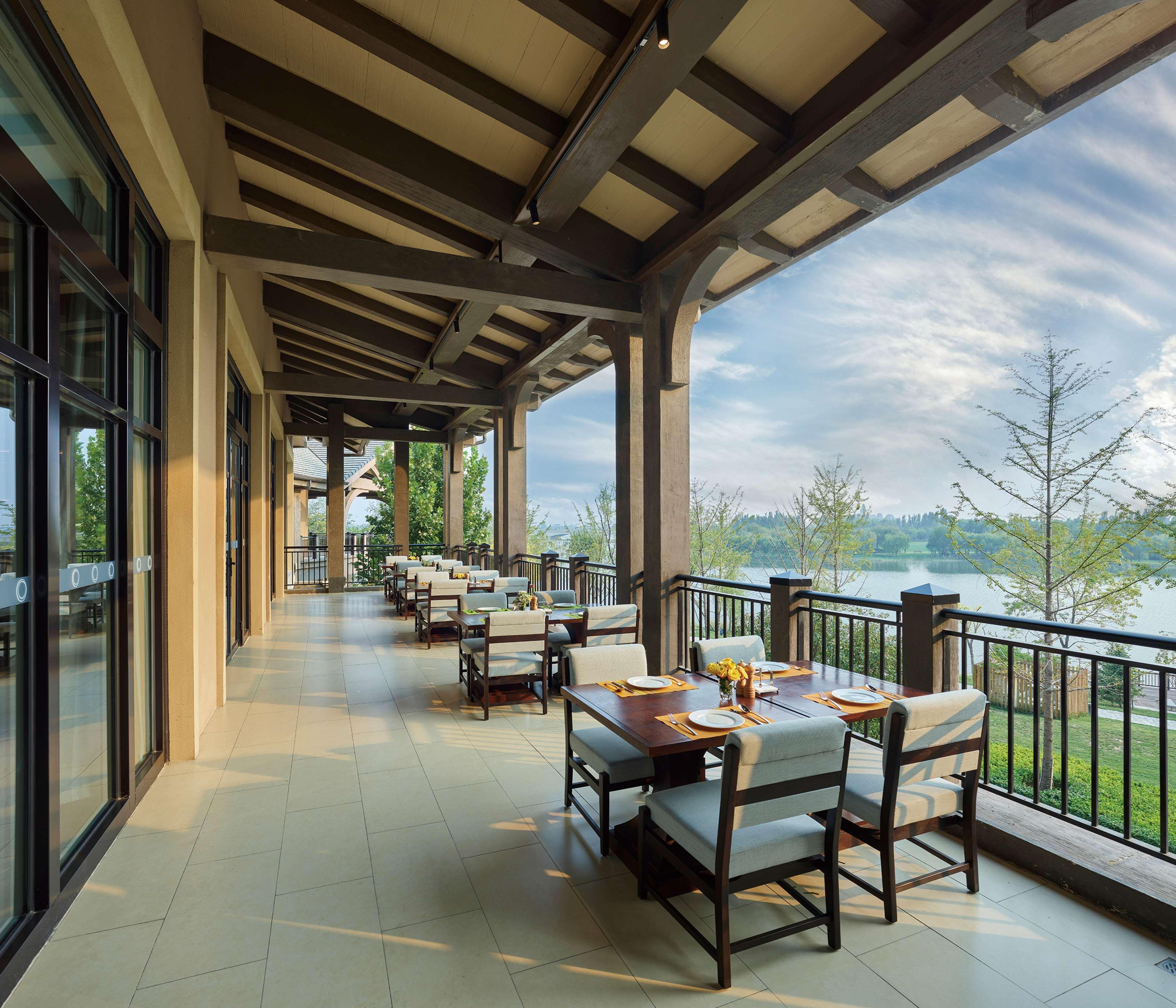Отель Hilton Wenan Langfang Экстерьер фото
