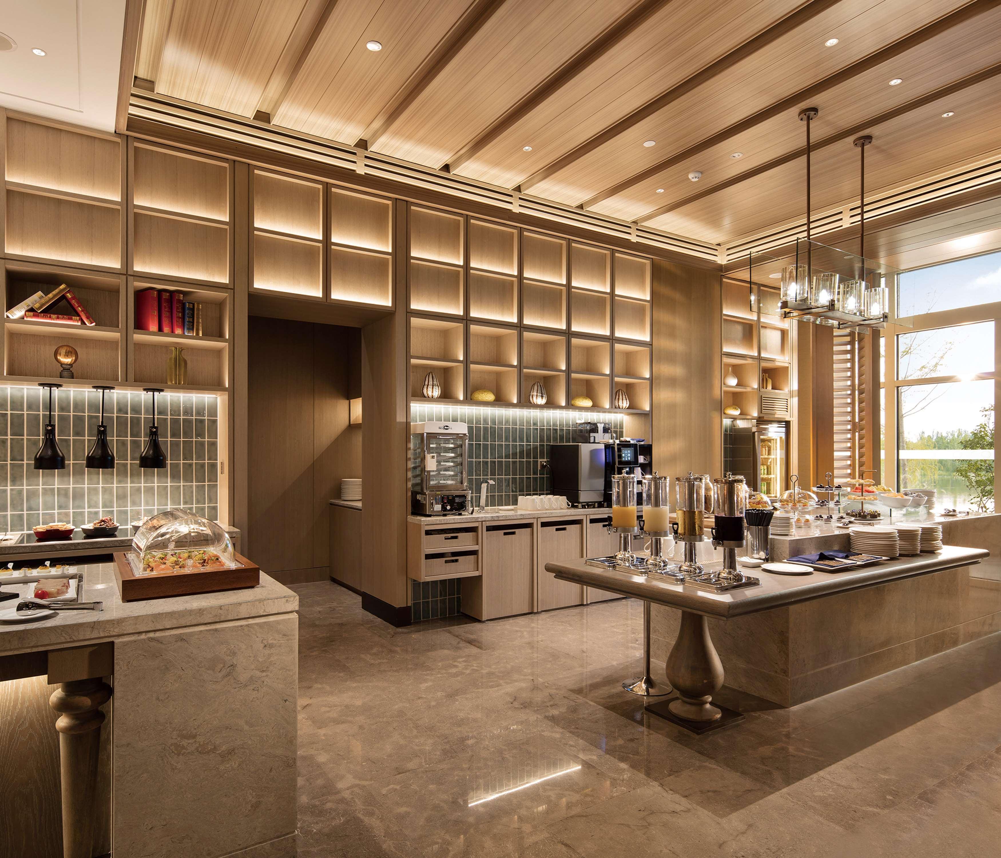 Отель Hilton Wenan Langfang Экстерьер фото